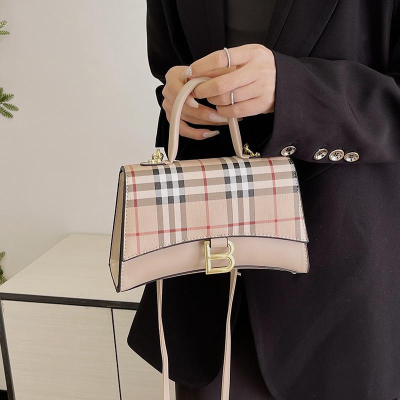 Retro Small Square Bag New High-end Sense Shoulder Bag 1024041615