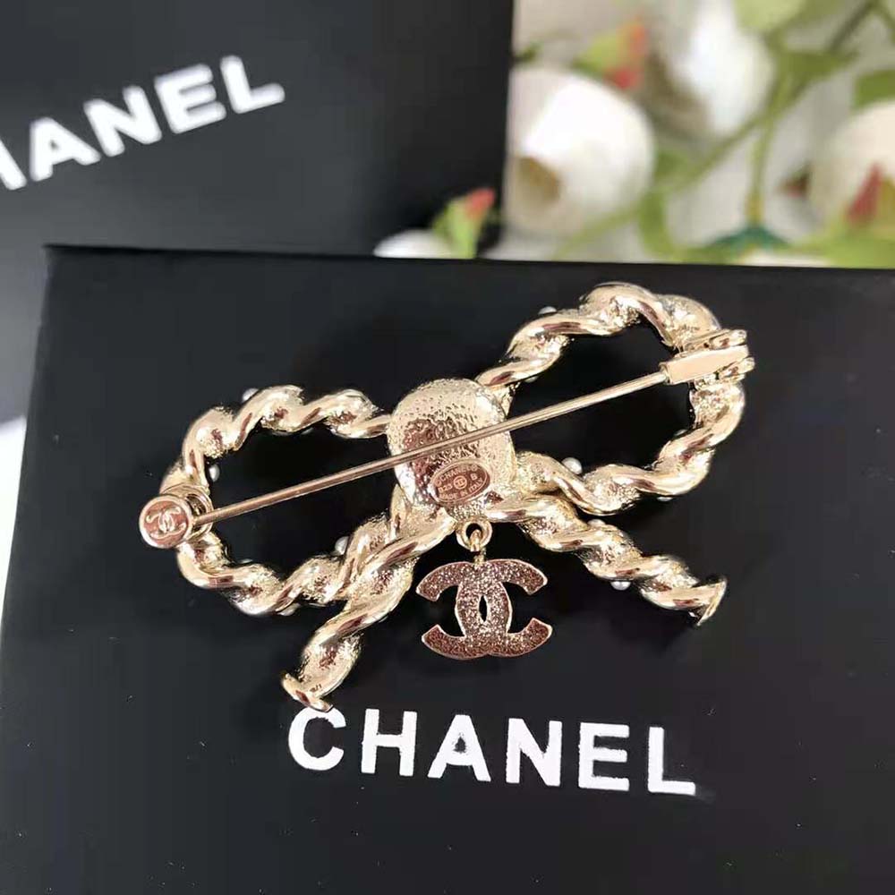 Chanel Women Brooch in Metal Glass Pearls and Diamantés