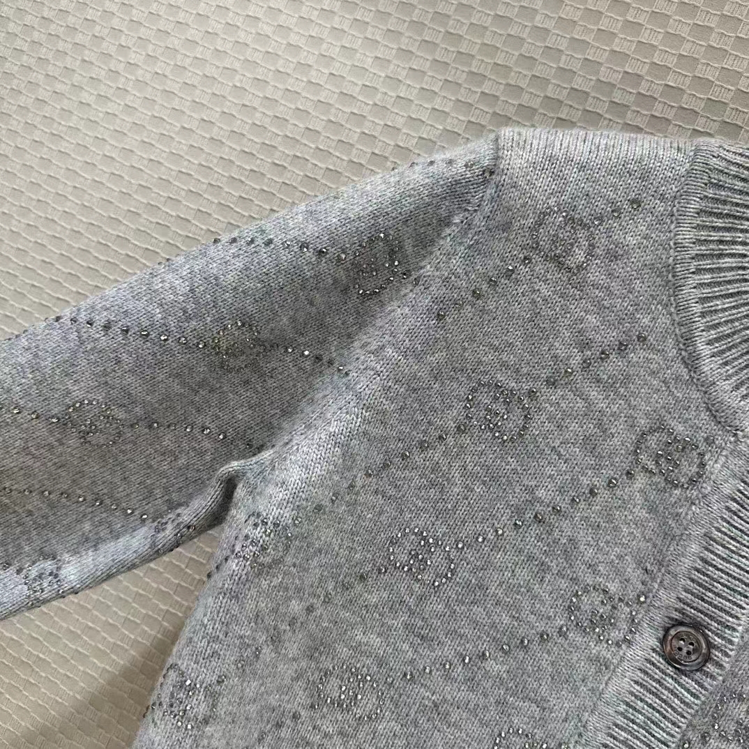 Gucci Women GG Cashmere Cardigan Interlocking G Crewneck Long Sleeves Two Front Pockets
