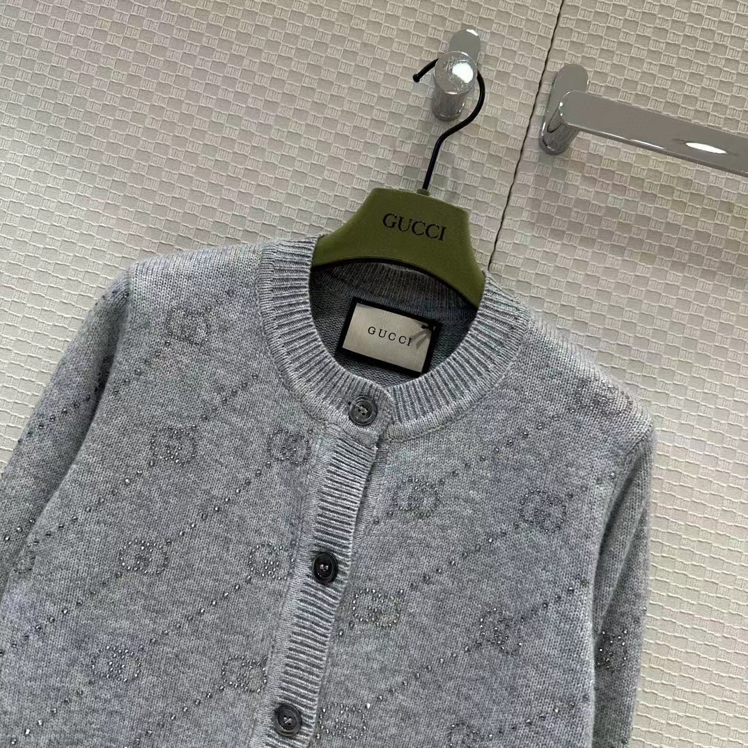 Gucci Women GG Cashmere Cardigan Interlocking G Crewneck Long Sleeves Two Front Pockets