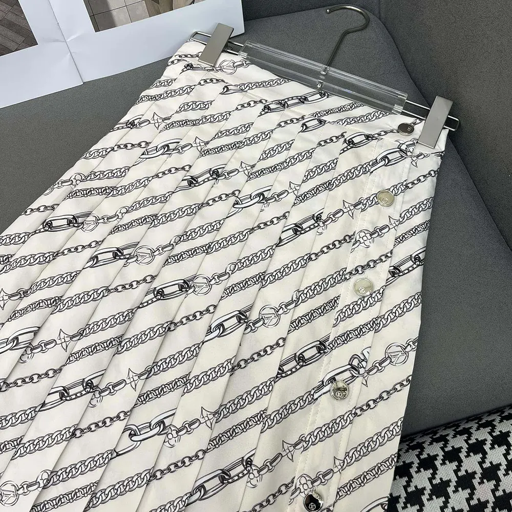 Louis Vuitton LV Women Chain Print Pleat Skirt 1AGOBD