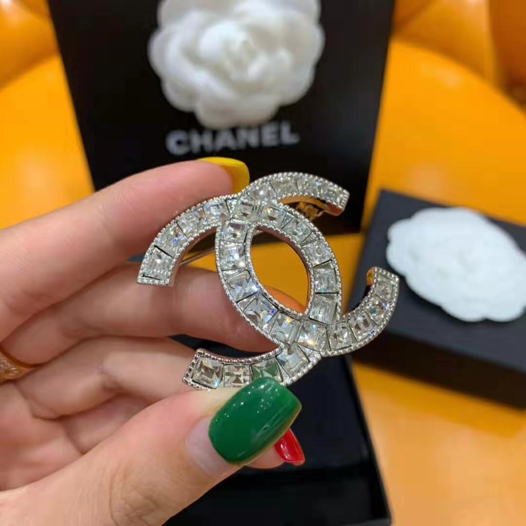Chanel Women Brooch in Metal & Diamantés-White