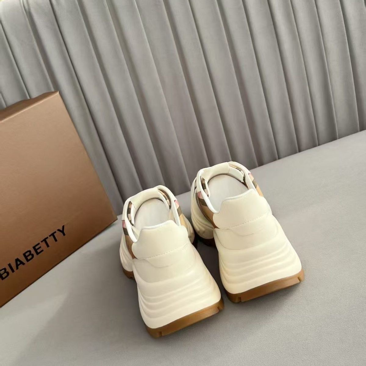 New plaid platform sneakers  PD042025051915