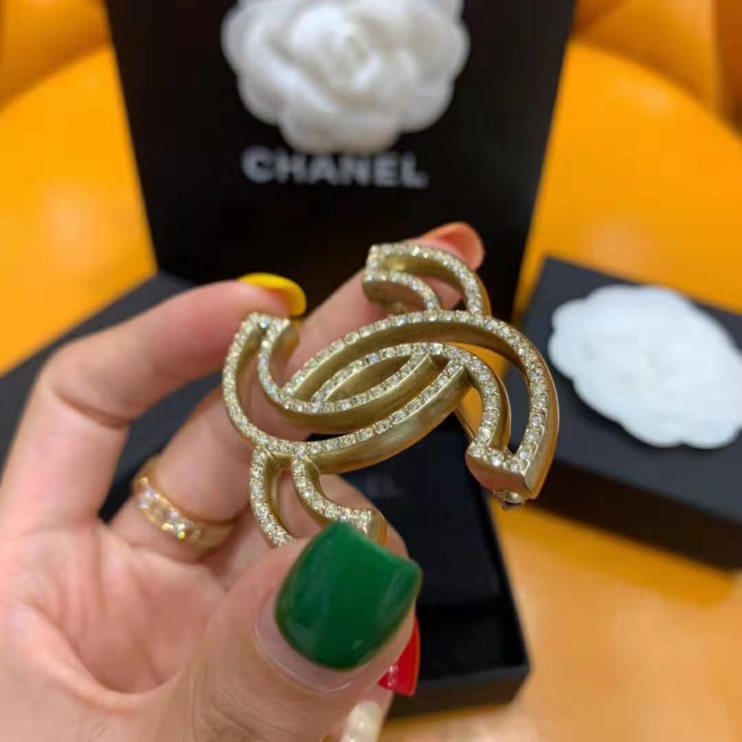 Chanel Women Brooch in Metal & Diamantés-Gold