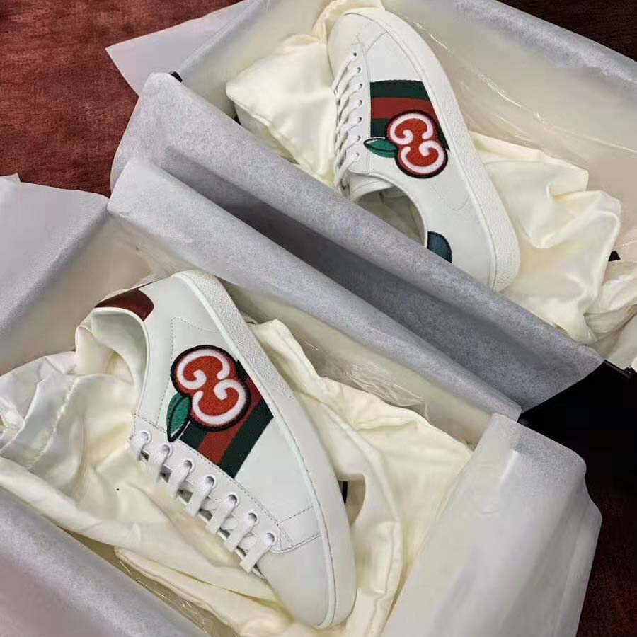 Gucci Unisex Ace Sneaker with GG Apple in White Leather 2 cm Heel