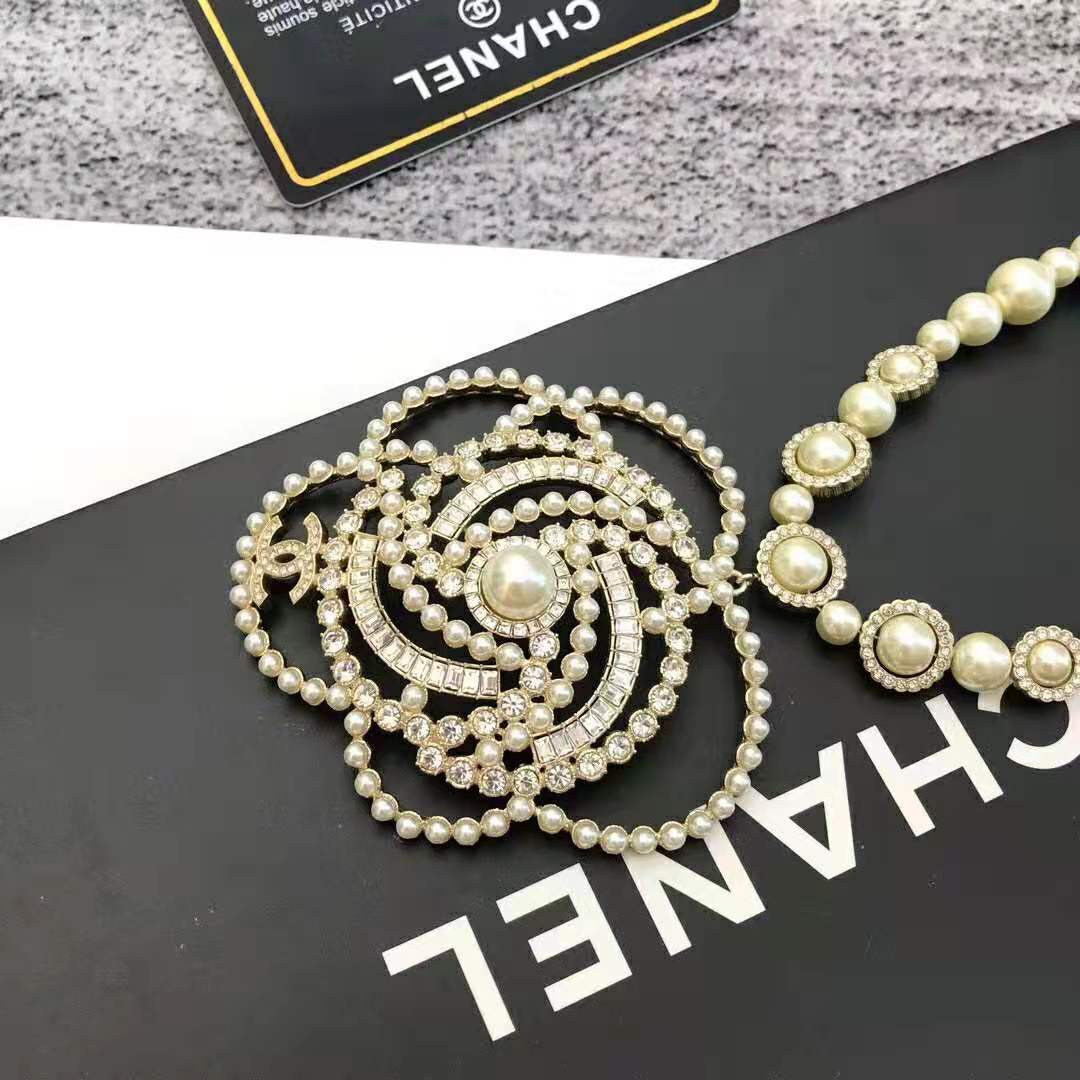 Chanel Women Necklace in Metal Glass Pearls & Diamantés-White