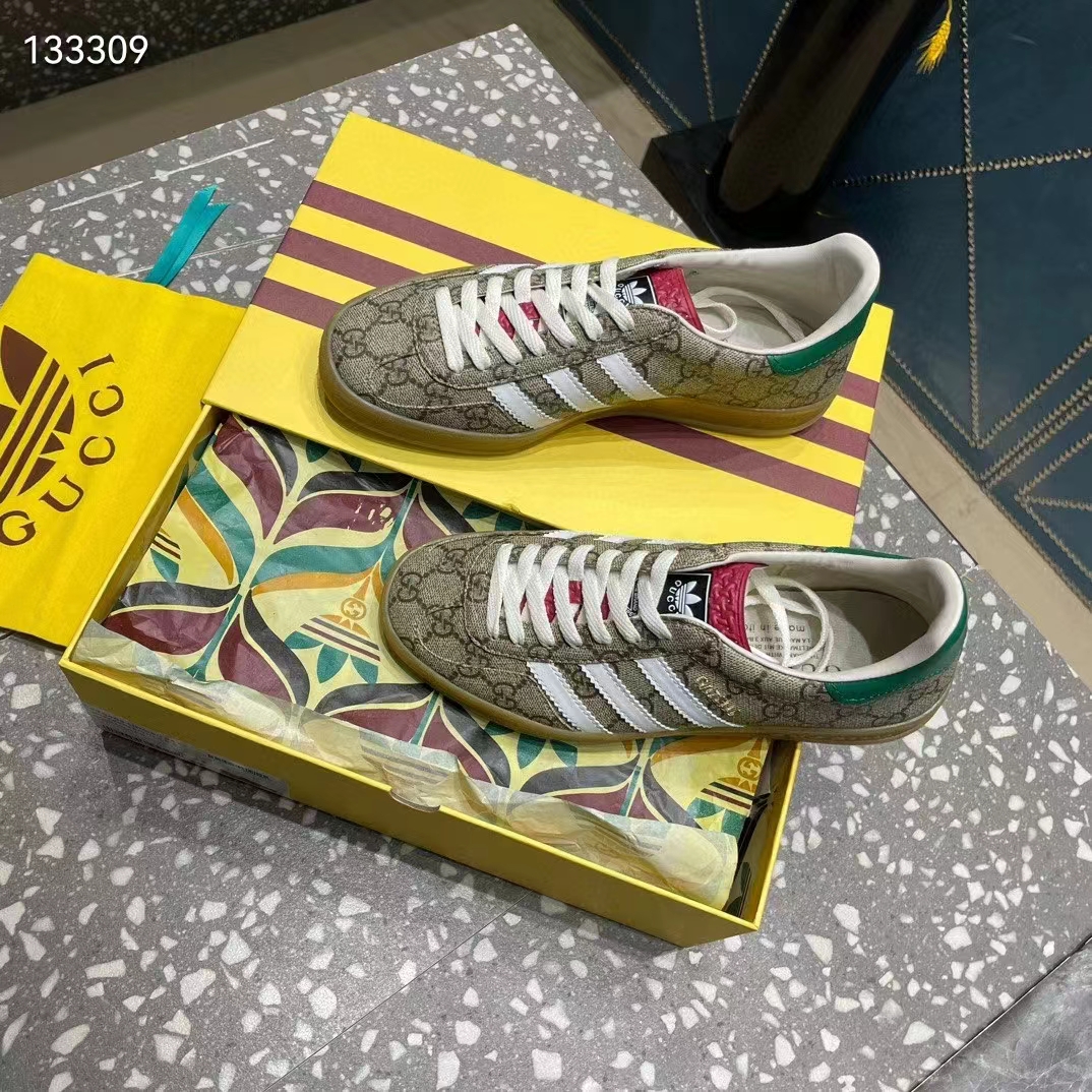 Gucci Unisex Adidas x Gucci Gazelle Sneaker Beige Ebony GG Supreme Canvas Low Heel