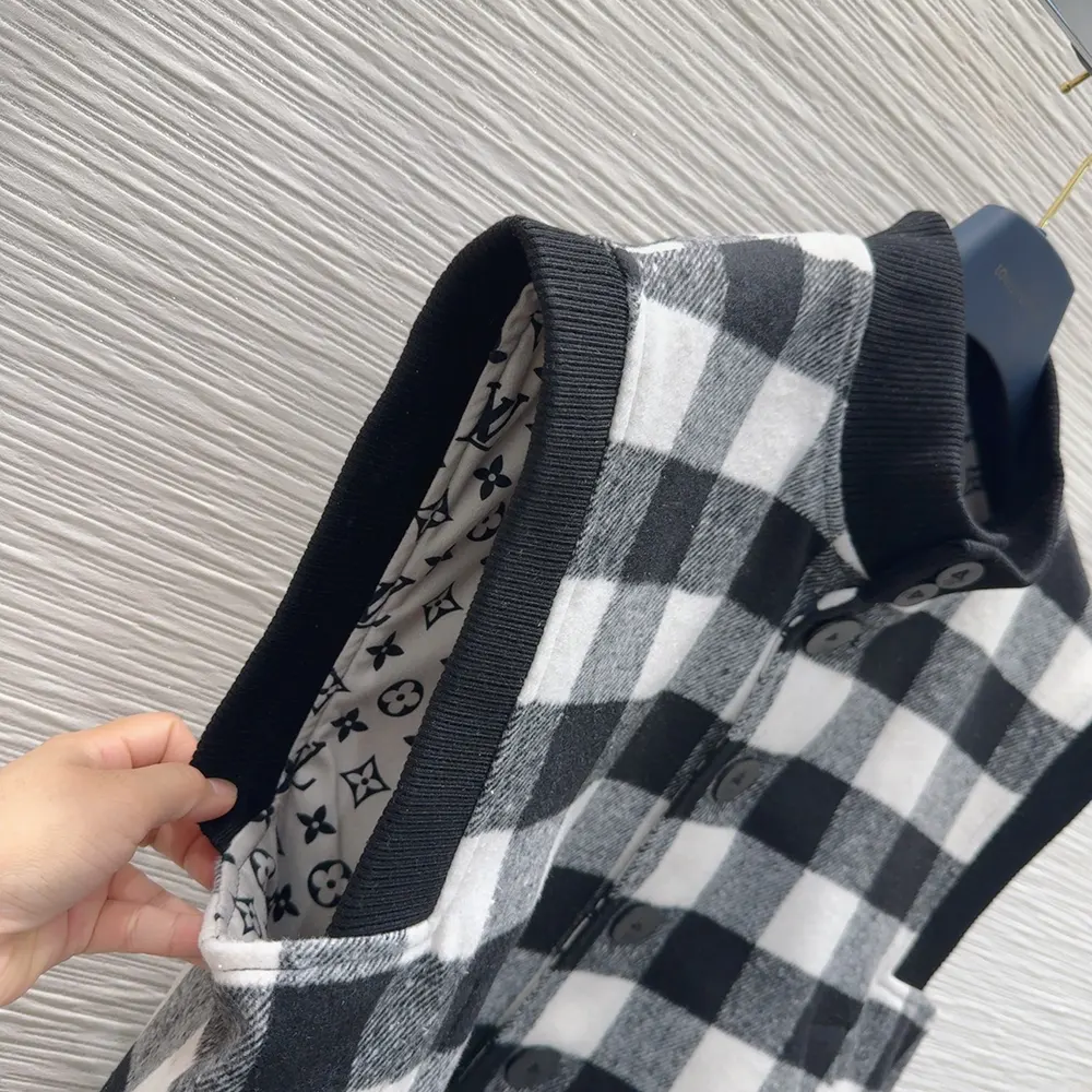 Louis Vuitton Women Sleeveless Check Bomber Jacket 1AIPTD