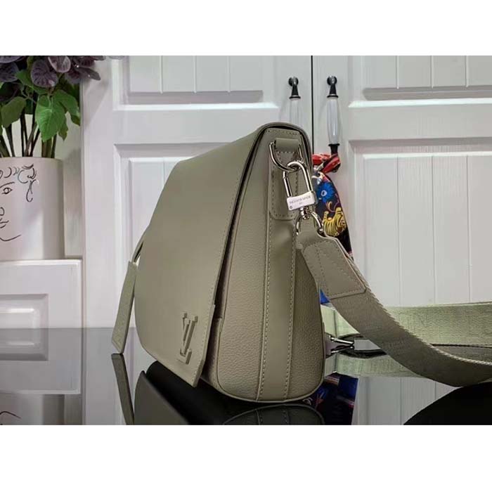 Louis Vuitton LV Unisex Takeoff Messenger Sage Cowhide Leather Textile Lining