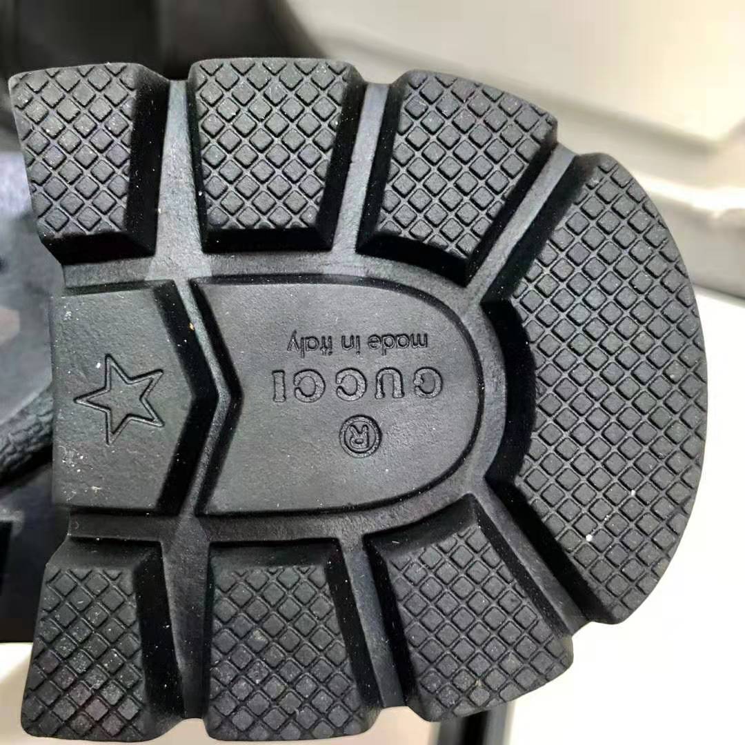 Gucci Women Gucci Leather Ankle Boot with Belt in Black Leather 6 cm Heel