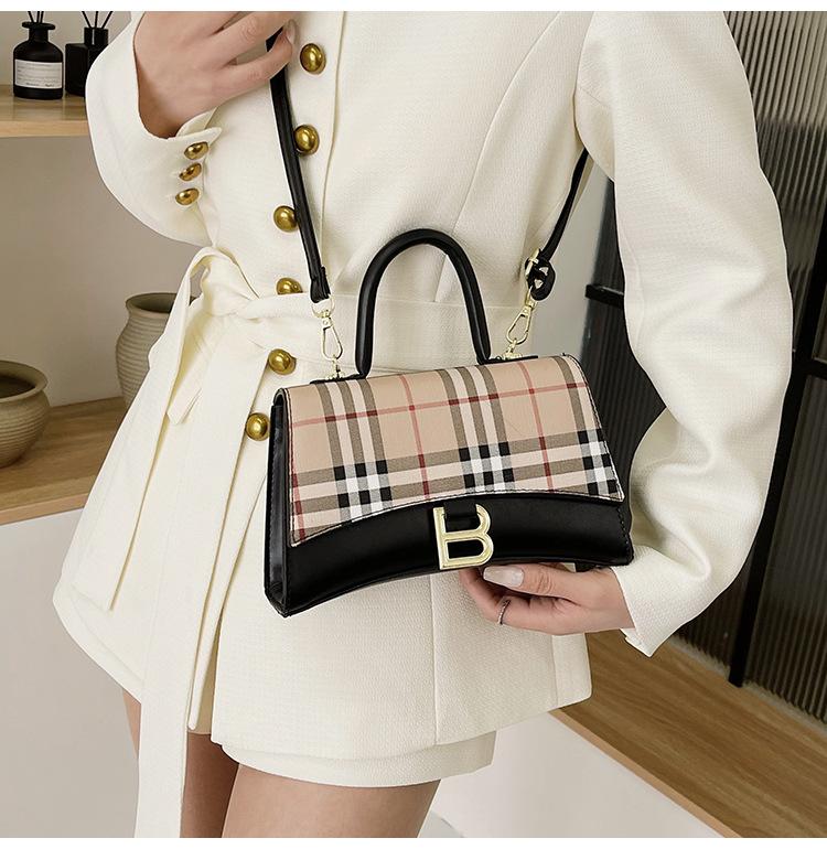 Retro Small Square Bag New High-end Sense Shoulder Bag 1024041615