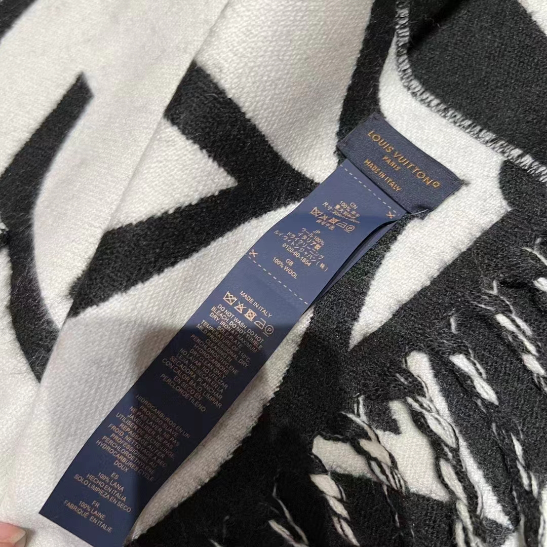 Louis Vuitton Unisex LV Medallion Scarf Black Wool Jacquard M79212