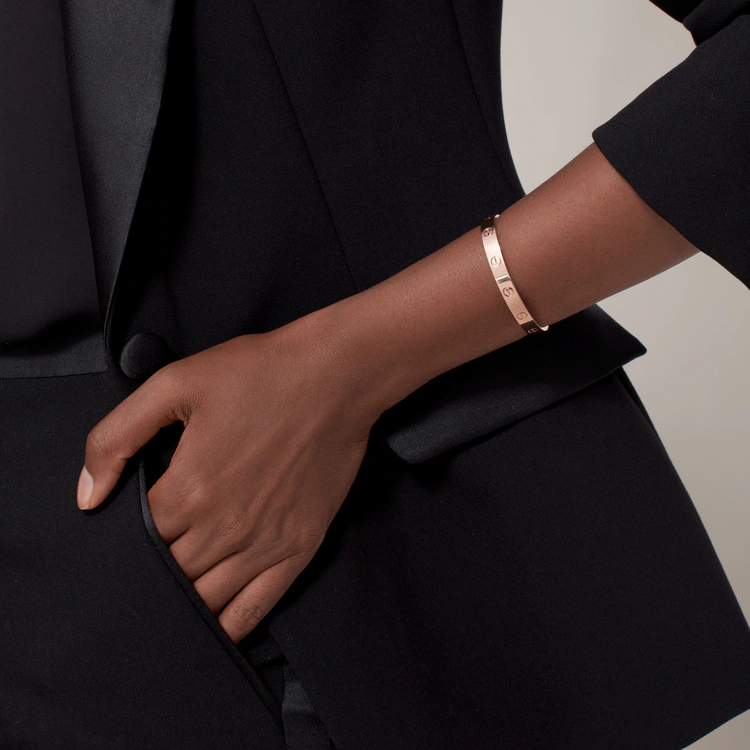 CARTIER LOVE BRACELET – 17