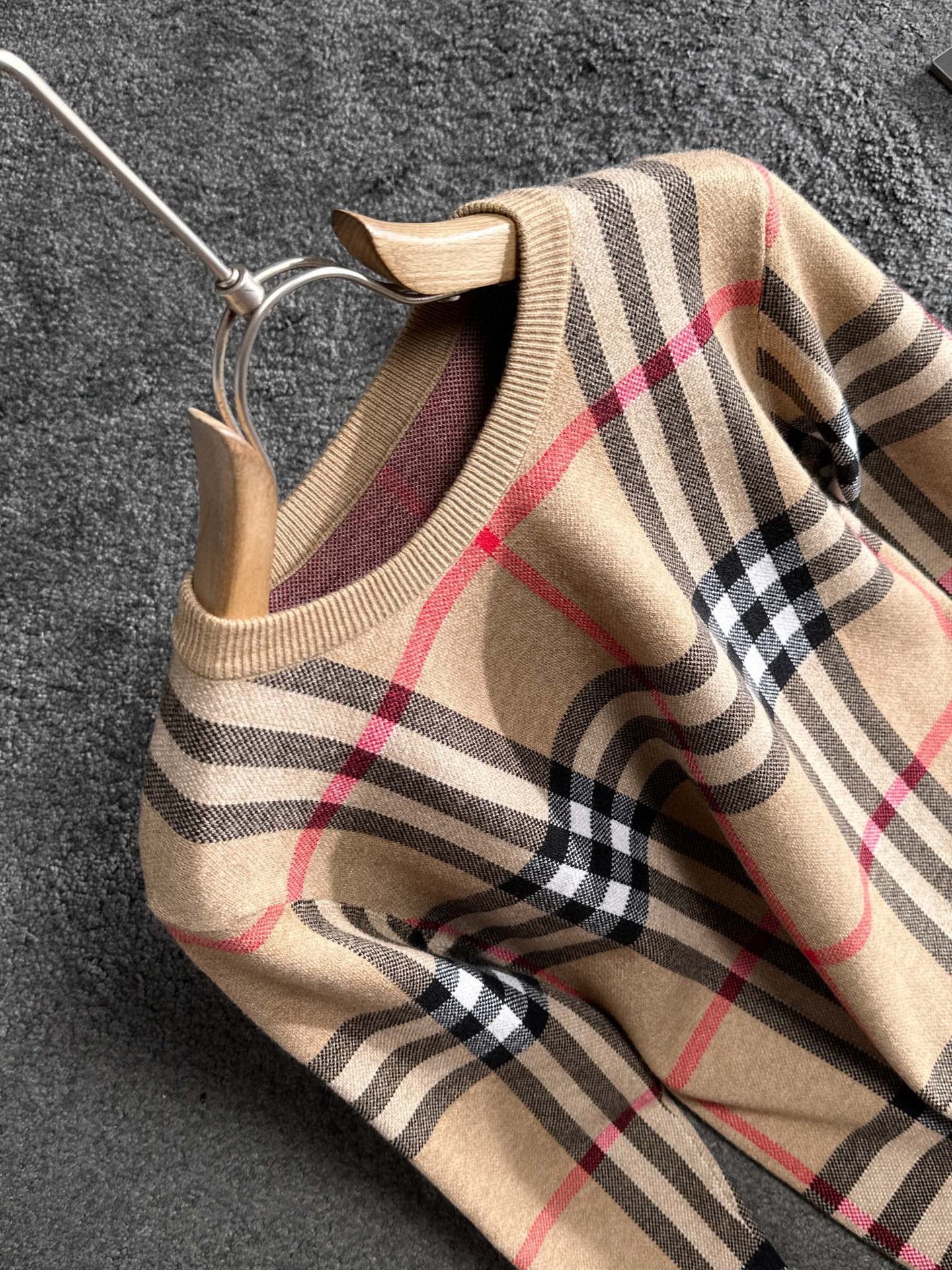 New Fashion Classic Checkered Knitted Sweater 1023121805