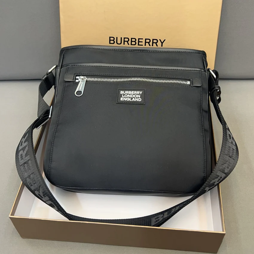 Men's versatile messenger bag 1024061211