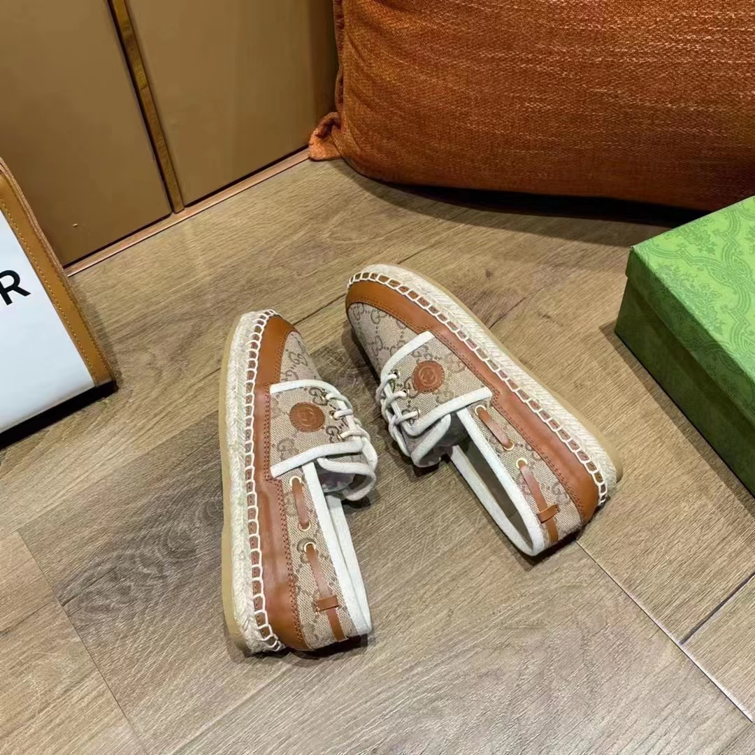 Gucci Unisex Lace-Up GG Shoes Camel Ebony Canvas Low 3 Cm Heel