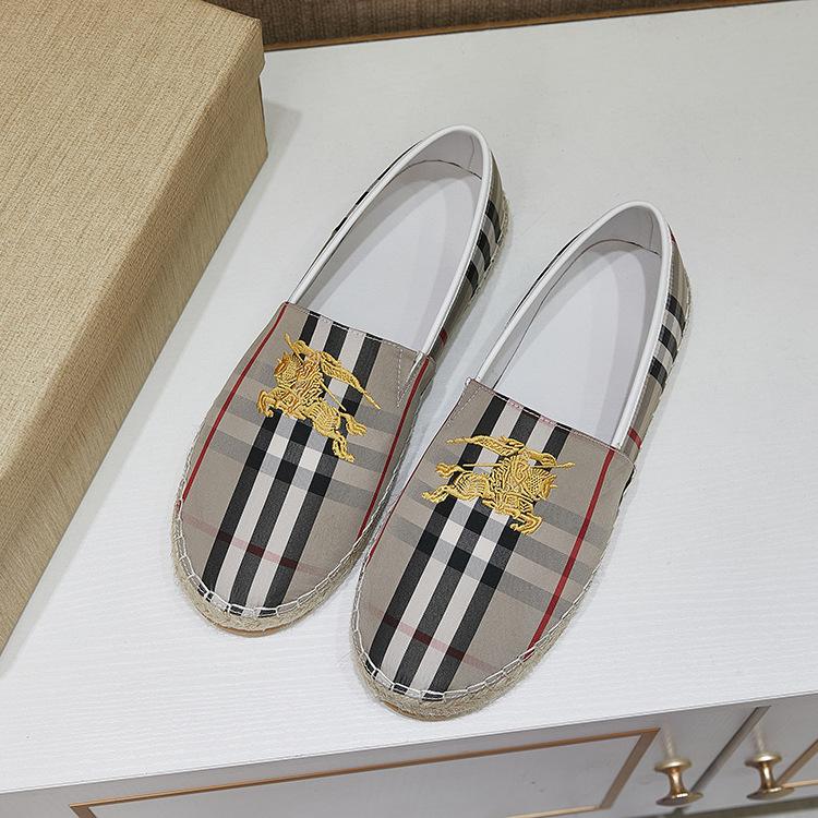 Trendy and versatile slip-on loafers 1024022103