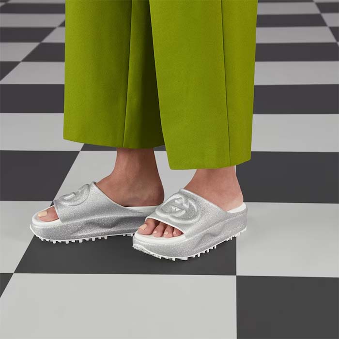 Gucci Unisex GG Interlocking G Slide Sandal Metallic Silver Rubber Low 4.3 CM Heel