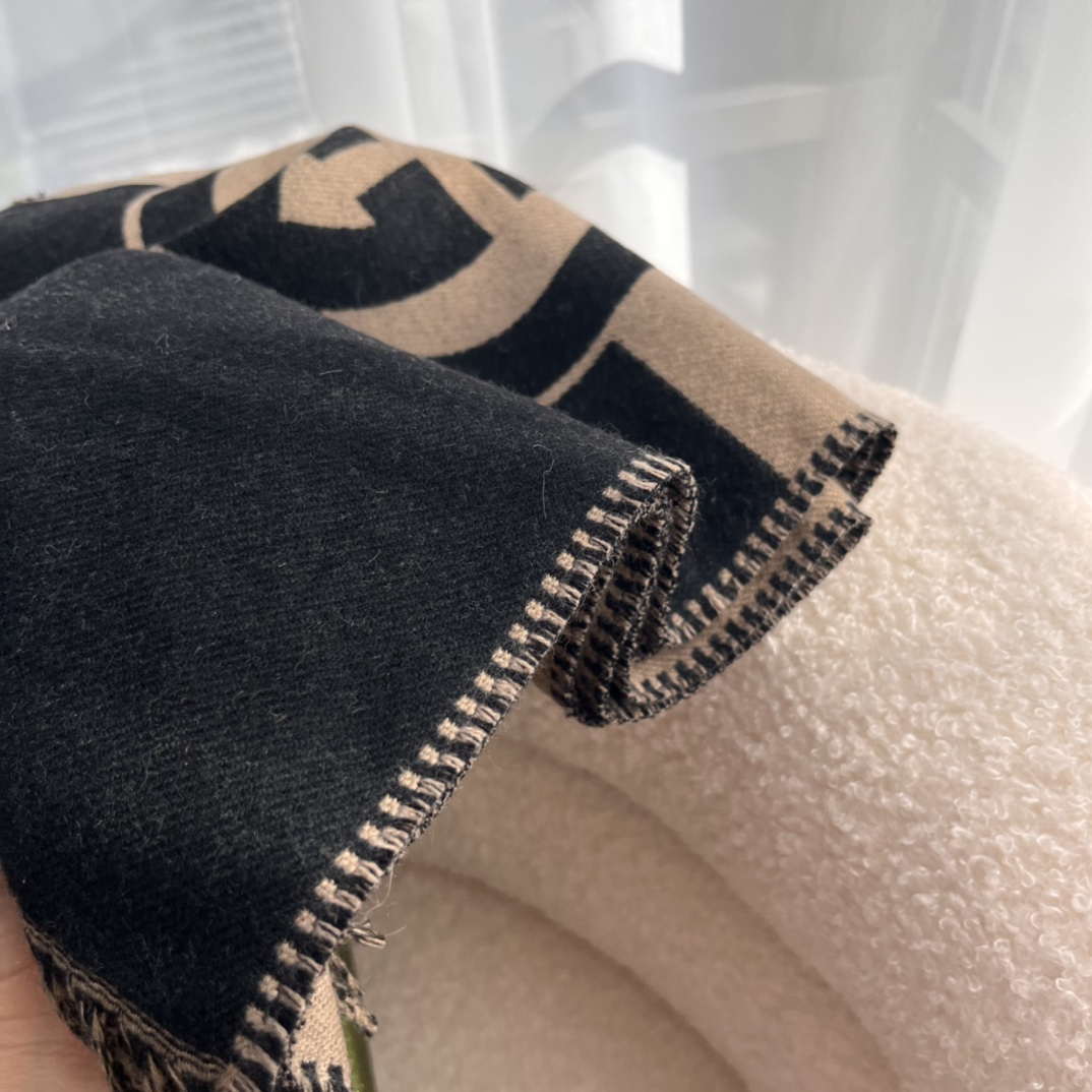 Gucci Unisex GG Wool Interlocking G Scarf Pink Black Wool Fringe Trim