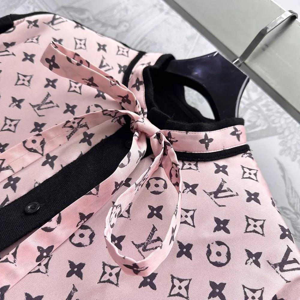 Louis Vuitton Women Monogram Front Cardigan 1AIATT