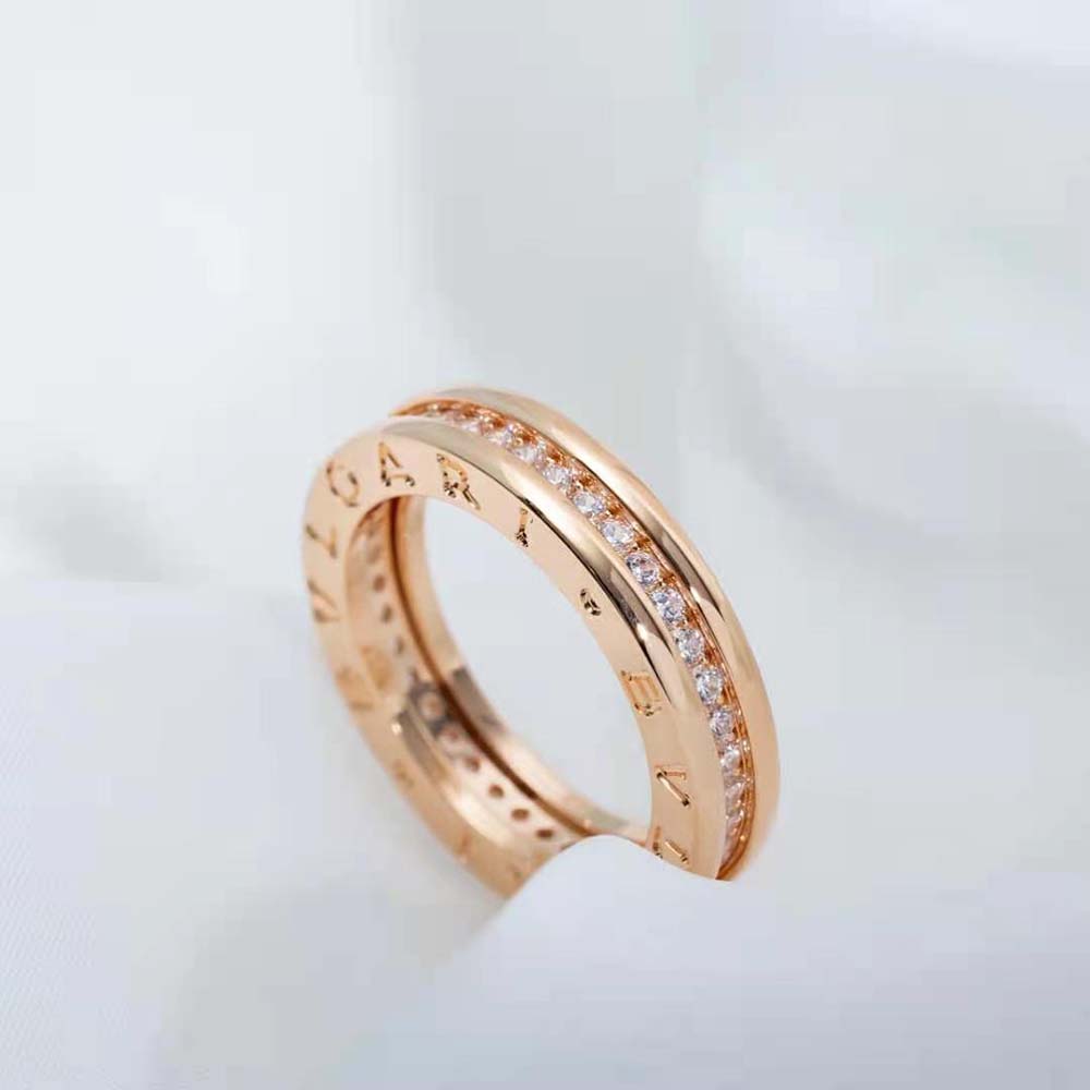 Bvlgari Women B.zero1 One-Band Ring in 18 KT Rose Gold Set with Pave Diamonds on the Spiral