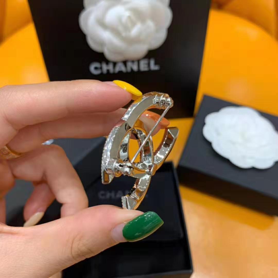 Chanel Women Brooch in Metal & Diamantés-White