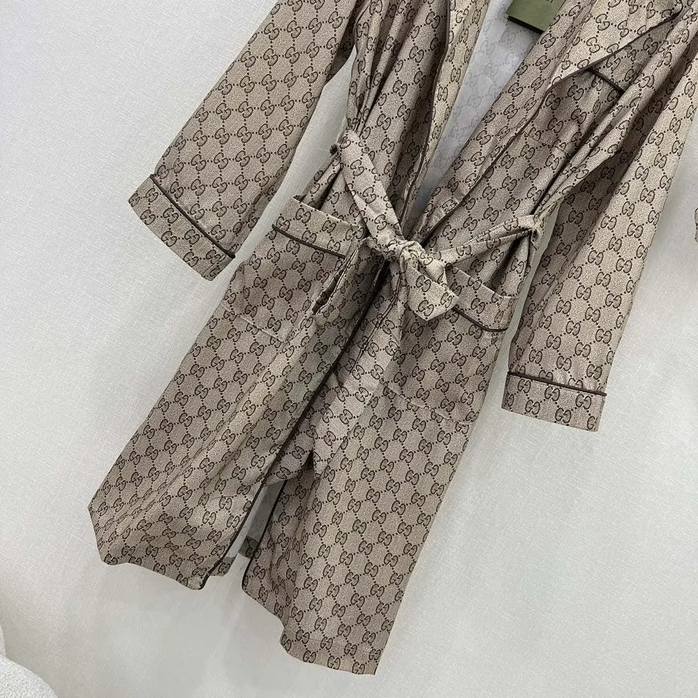 Gucci Women GG Supreme Print Silk Shirt 772399ZANRP2237