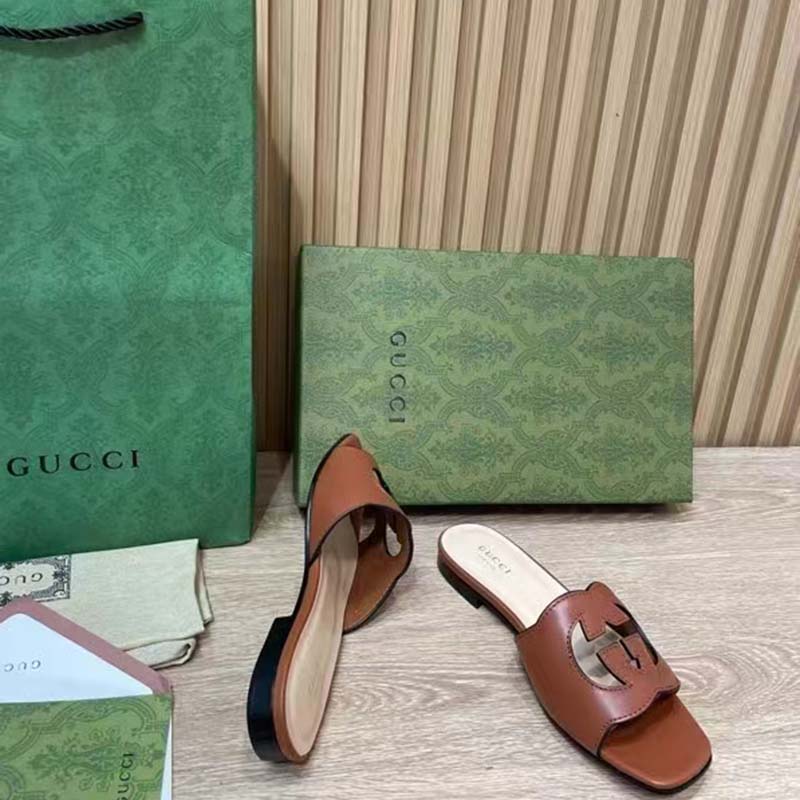 Gucci Women Interlocking G Cut Out Slide Sandal Cuir Leather Flat