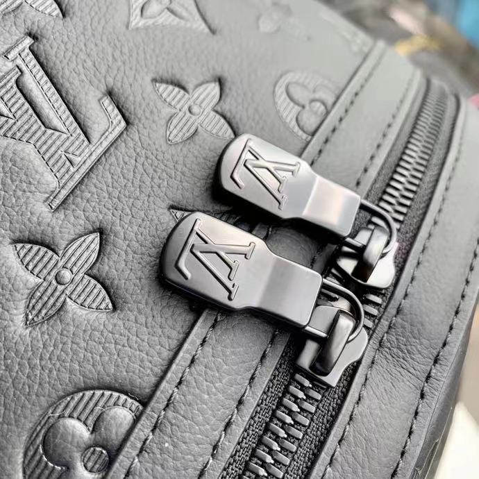 Louis Vuitton LV Unisex Discovery Backpack Black Calf Leather Cowhide Double Zip