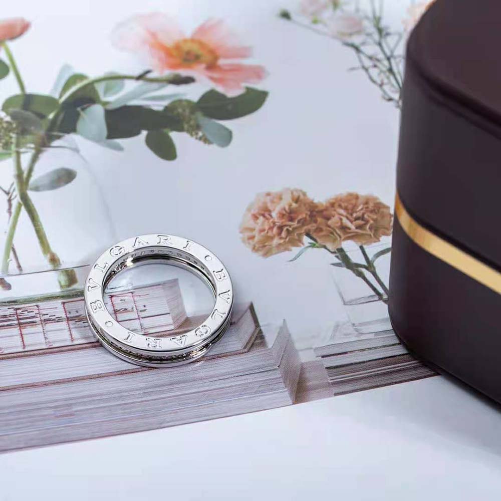 Bvlgari Women B.zero1 One-Band Ring in 18 KT White Gold Set with Pave Diamonds on the Spiral