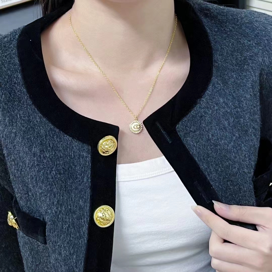 Dior Women Petit CD Baroque Necklace White Resin Pearls Latte Glass