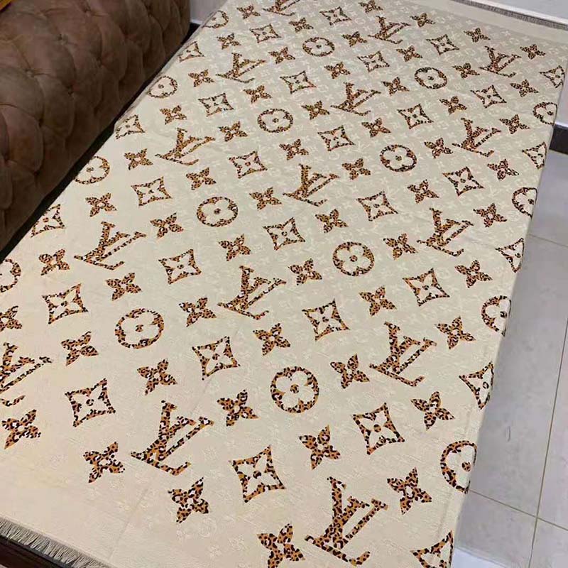 Louis Vuitton LV Women Monogram Giant Jungle Logomania Scarf with Luxuriously Soft Wool-Sandy