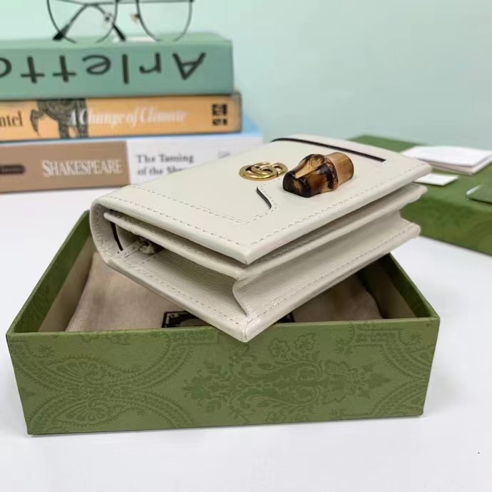 Gucci Unisex GG Diana Medium Wallet Double G White Leather Bamboo Closure