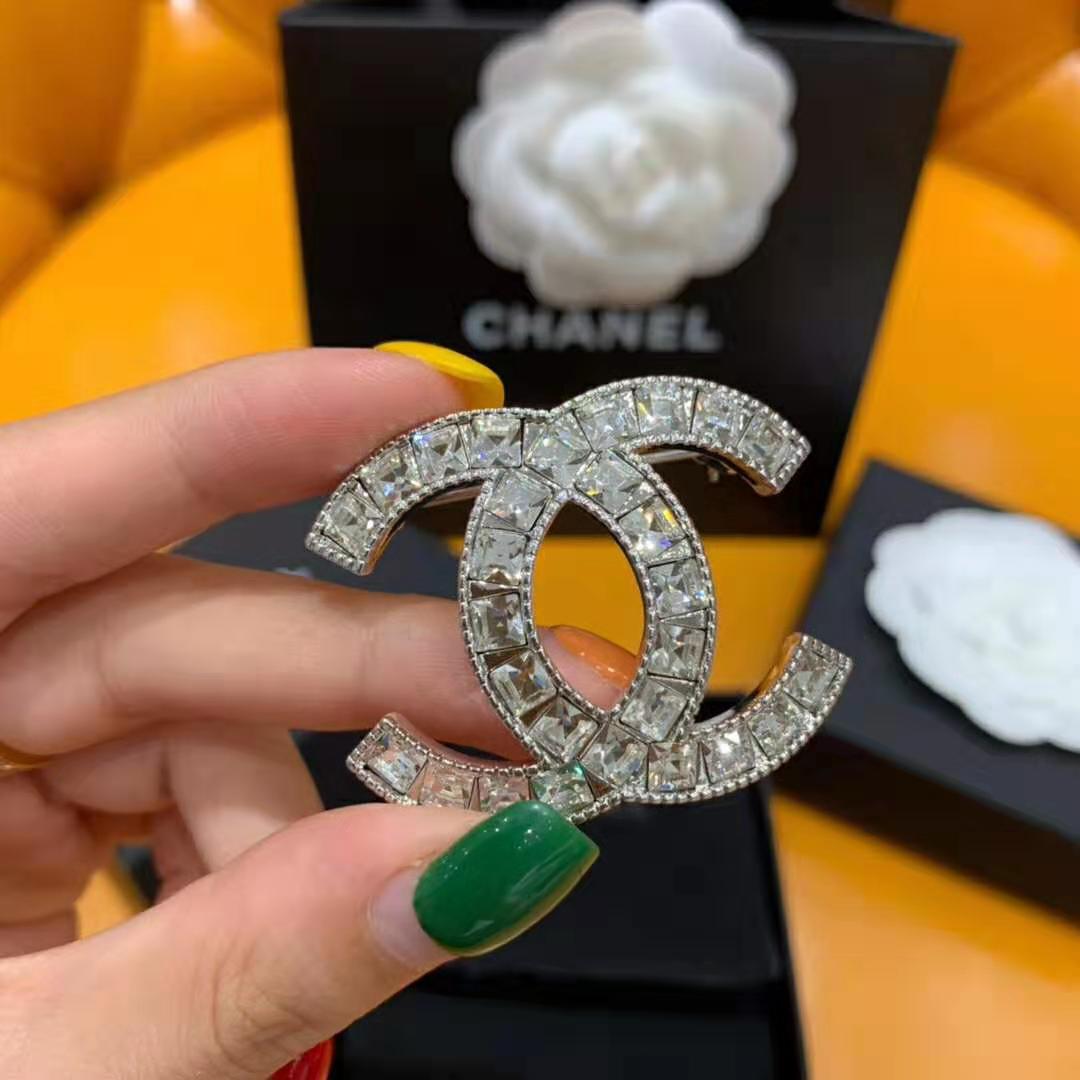 Chanel Women Brooch in Metal & Diamantés-White