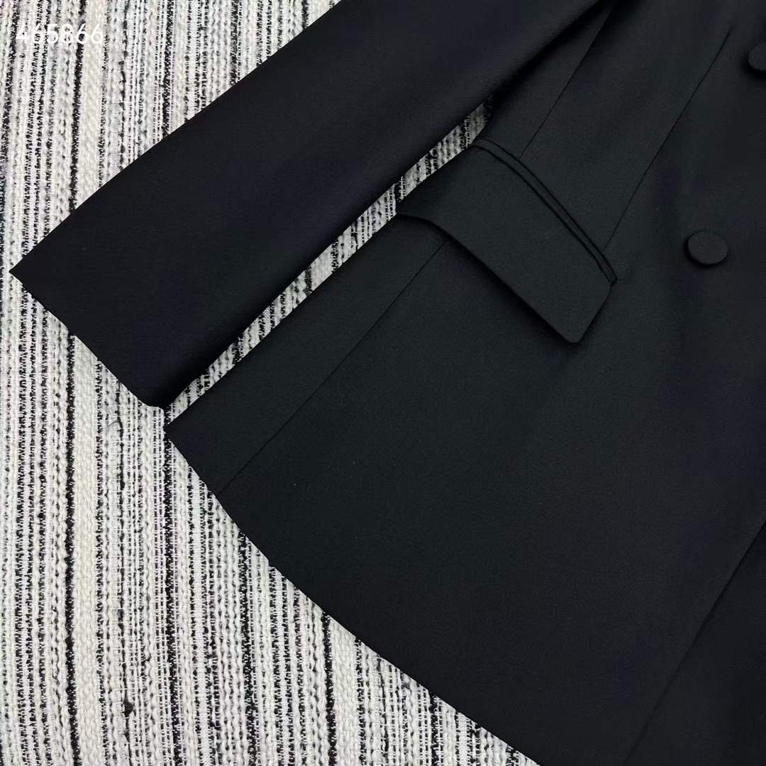 Gucci Women GG Double-Breasted Wool Jacket Slimmer Fitted Sleeves Button Closure