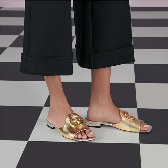 Gucci Women GG Nojum Blondie Slide Metallic Platinum Leather Round Interlocking G Flat