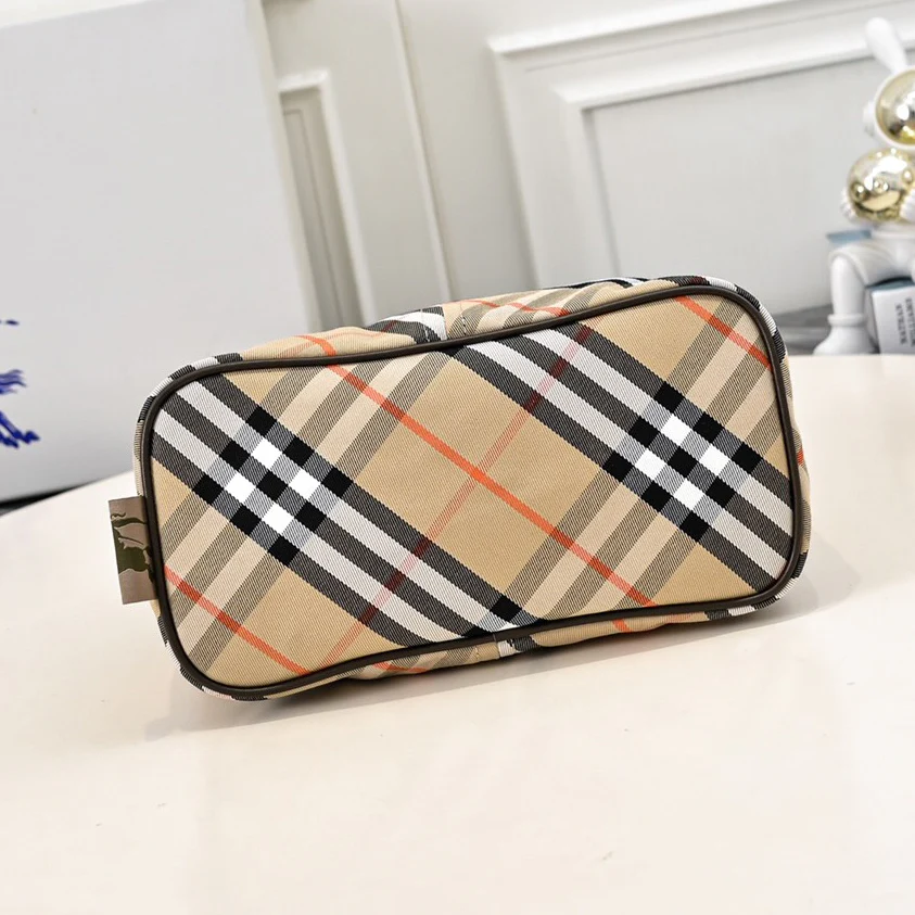 Classic Check One Room Handbag 1025011516