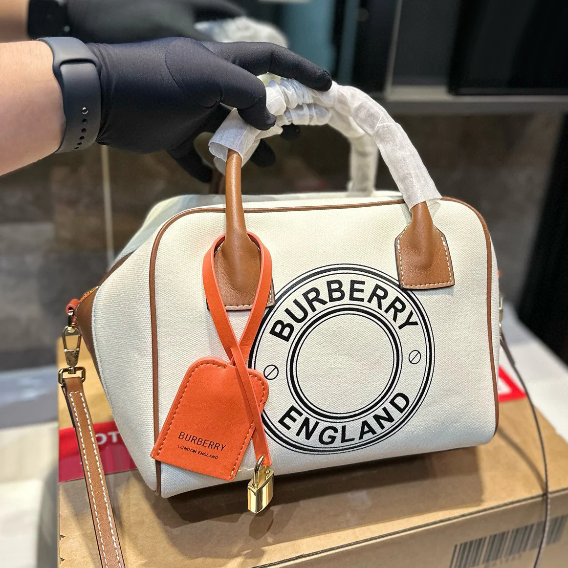 Fashionable and versatile handbag crossbody bag 1024110825