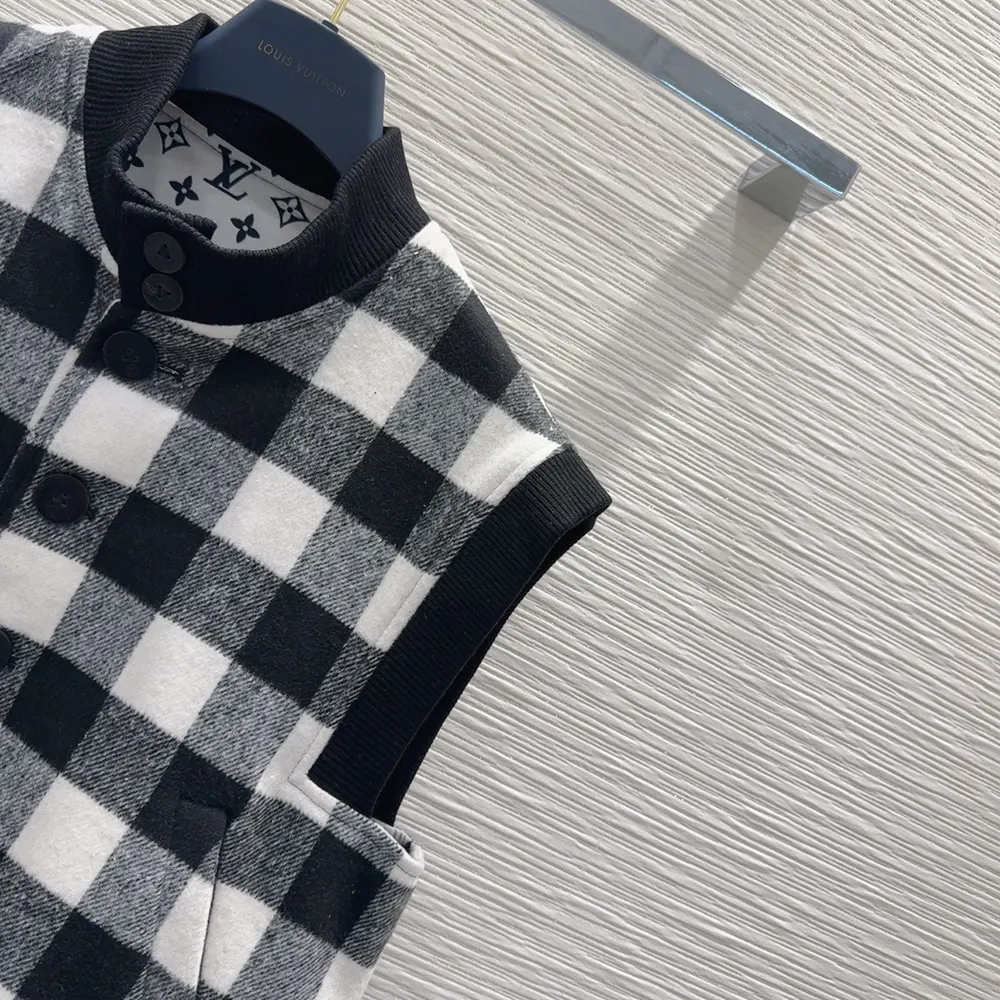 Louis Vuitton Women Sleeveless Check Bomber Jacket 1AIPTD