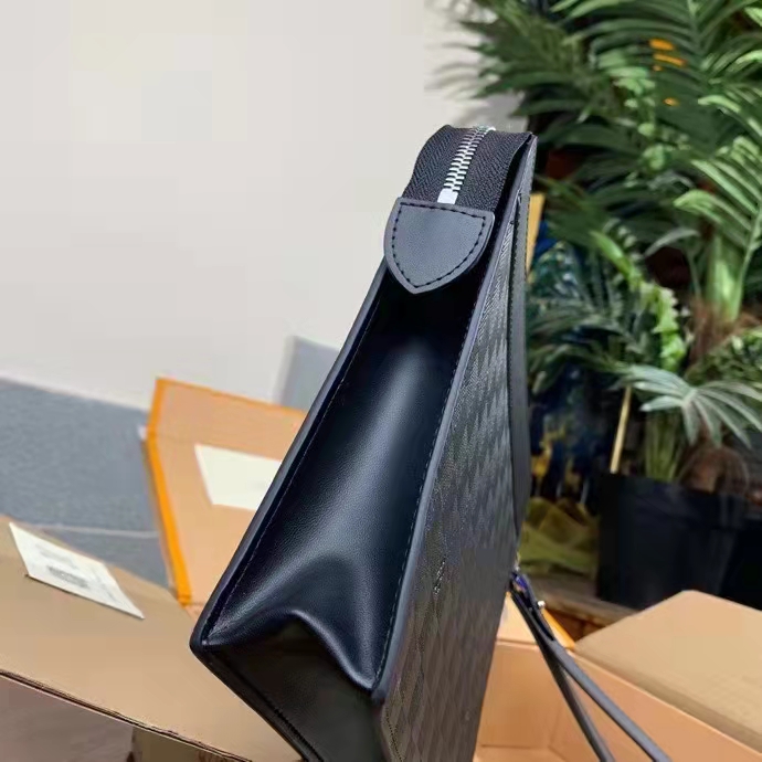 Louis Vuitton LV Unisex Discovery Pochette Clutch Damier Infini Cowhide Leather