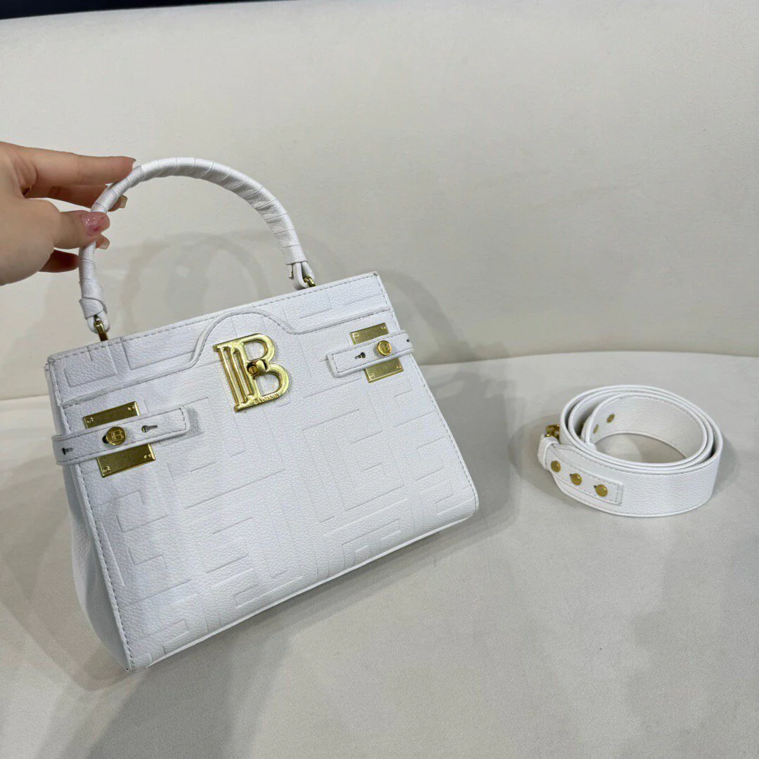 High quality cowhide fashionable and versatile crossbody bag 1024020811