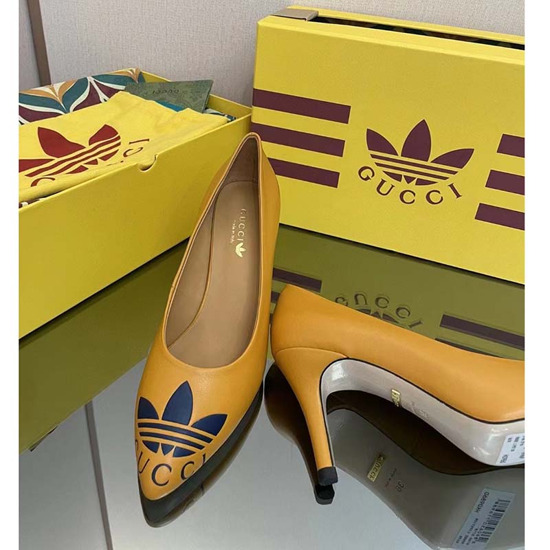 Gucci Women Adidas x Gucci Trefoil Pump Yellow Leather Blue Trefoil Print 9 Cm Heel