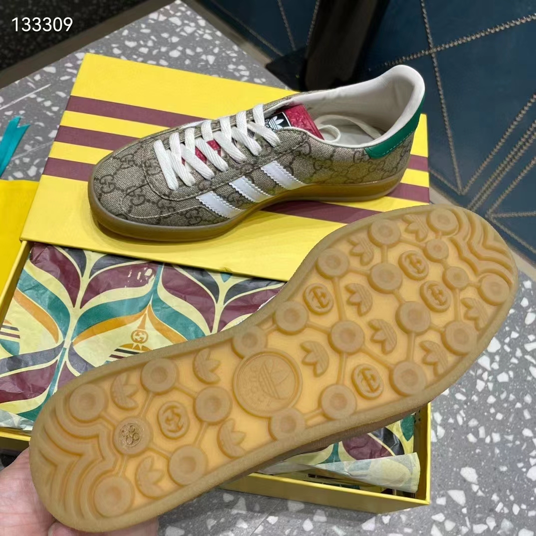 Gucci Unisex Adidas x Gucci Gazelle Sneaker Beige Ebony GG Supreme Canvas Low Heel