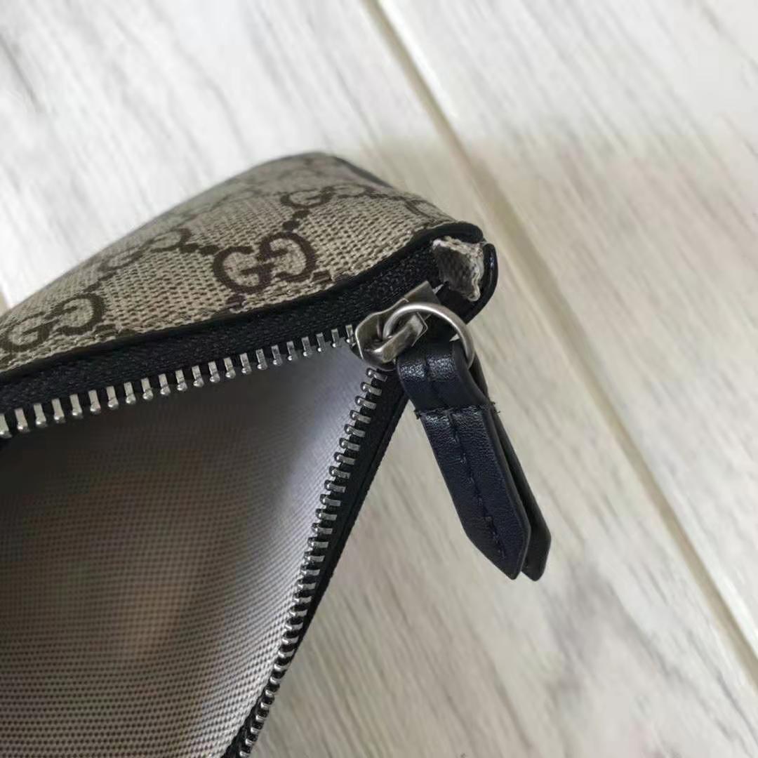 Gucci GG Men Kingsnake Print GG Supreme iPhone Pouch in Beige/Ebony GG Supreme Canvas