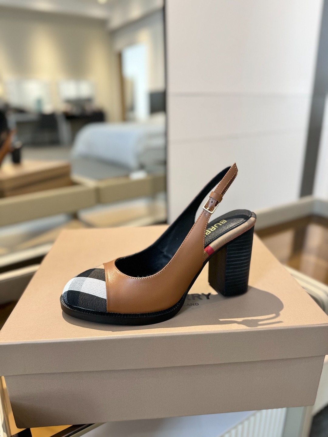 25 BBR Exclusive Vintage Elegant High Heel Sandals 0425040702