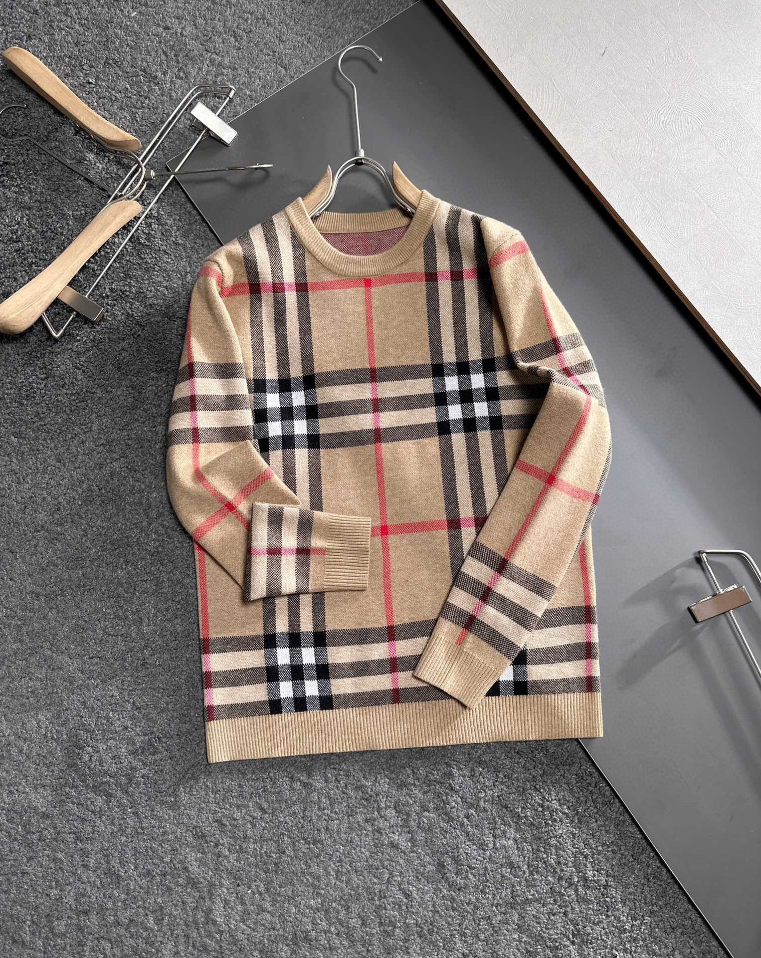 New Fashion Classic Checkered Knitted Sweater 1023121805