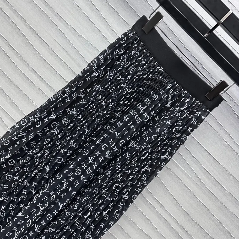 Louis Vuitton LV Women Stripe Accent Monogram Pleated Skirt 1AHEMW