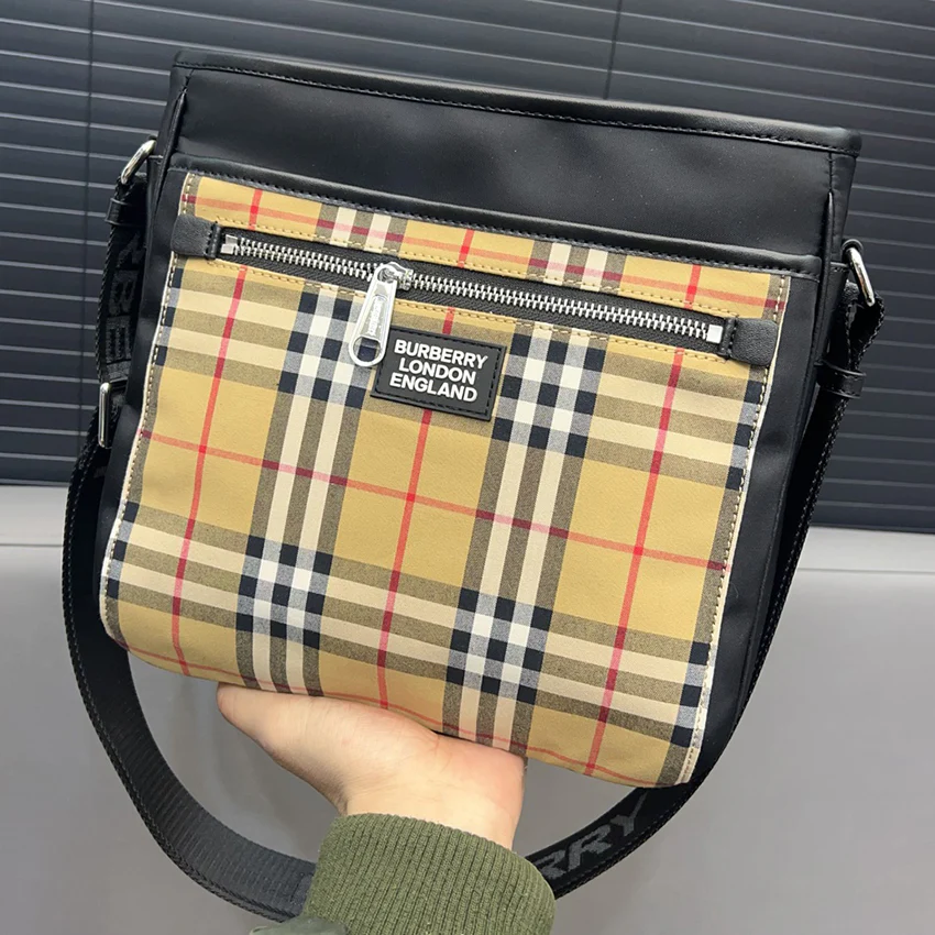 Men's versatile messenger bag 1024061211