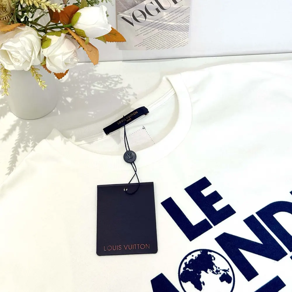 Louis Vuitton Women Graphic Cotton T-Shirt 1AHCW5