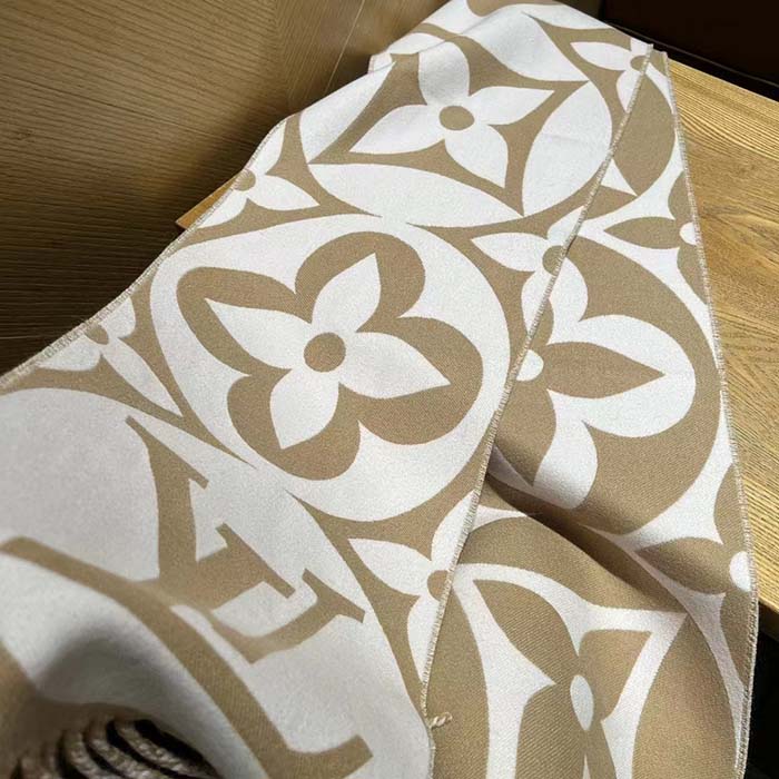 Louis Vuitton Unisex LV Medallion Scarf Beige Wool Jacquard M79213